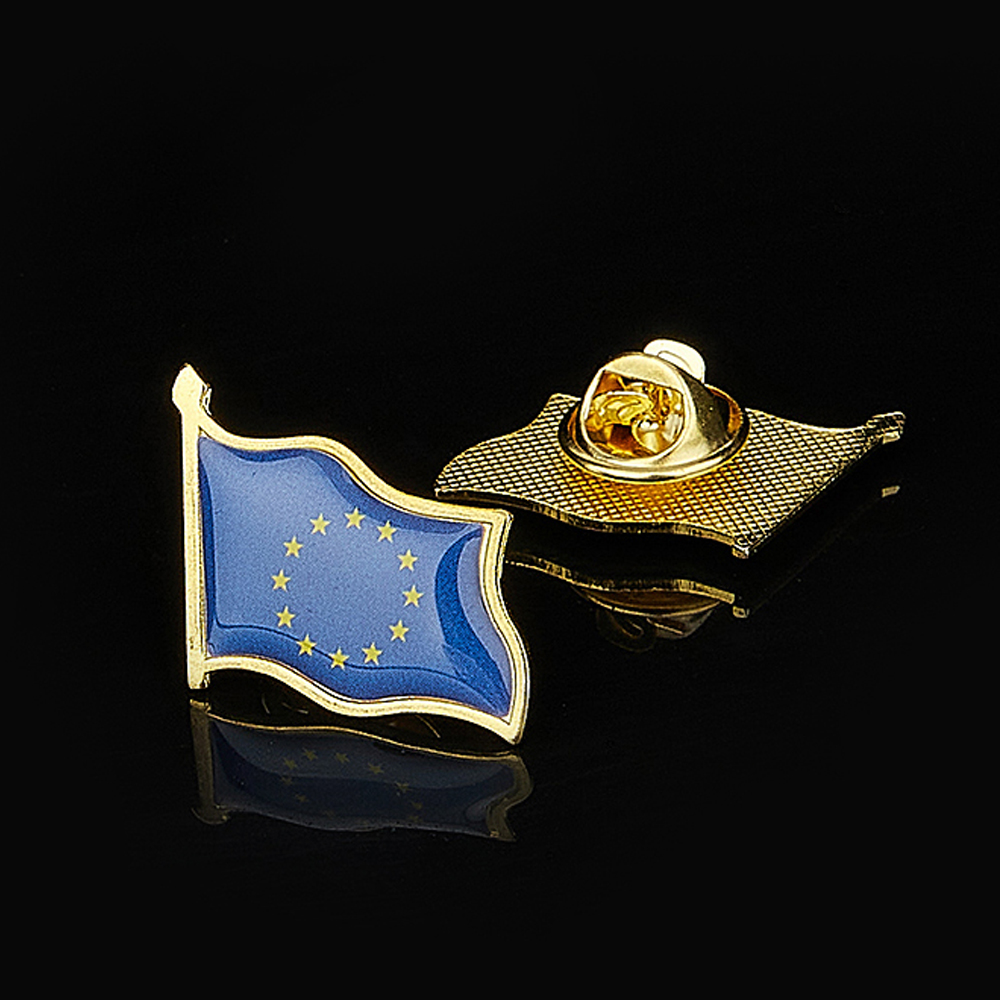 Travel Accessories For Europe - 欧州連合の愛国心のバッジ、金メッキの手を振る旗の襟、スーツやトラベルバッグのブローチウェア、DIYアクセサリー