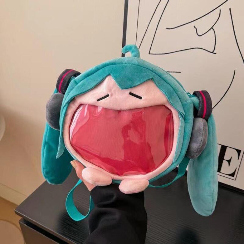 和風初音ミクぬいぐるみクロスボディバッグ漫画大容量ぬいぐるみ - Travel Accessories Cute のレビューと価格